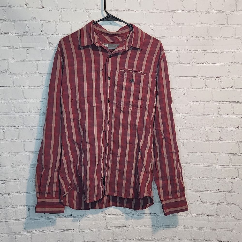 Men's REI button down longsleeve shirt, size Medium